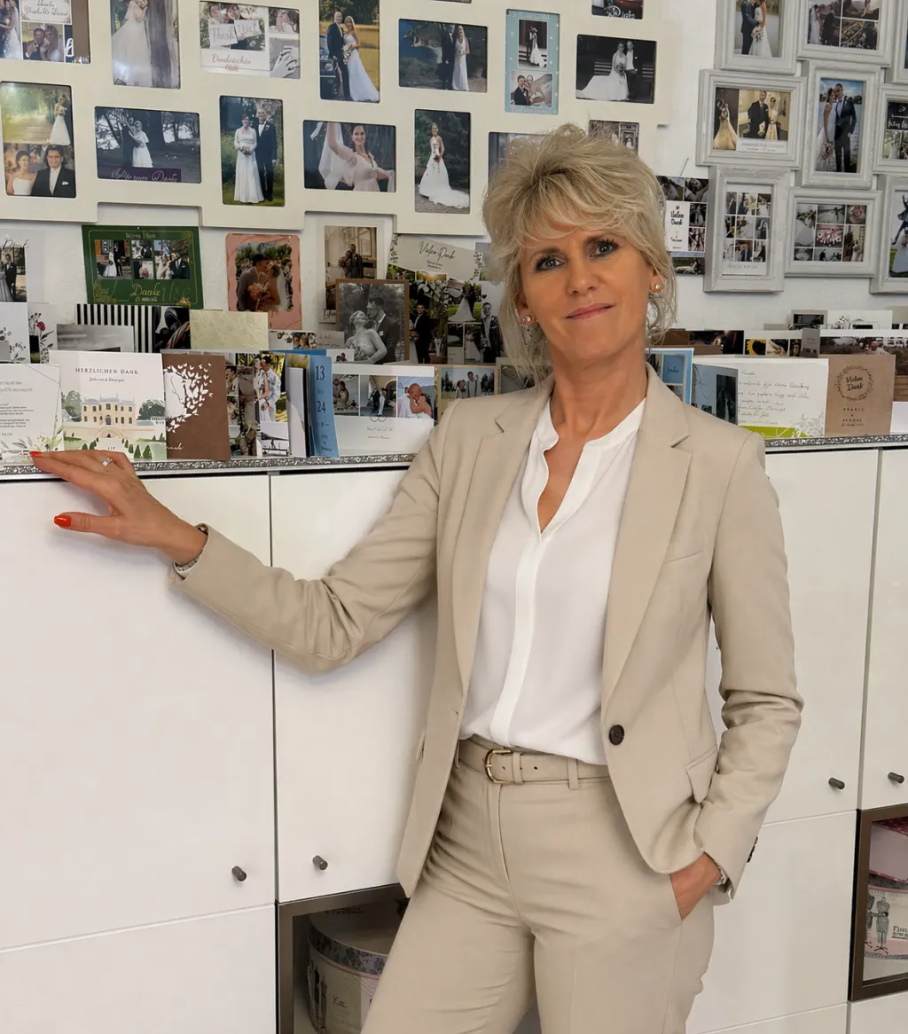 Annett Wenig-Hecht in ihrem Atelier für Plus-Size-Brautmode